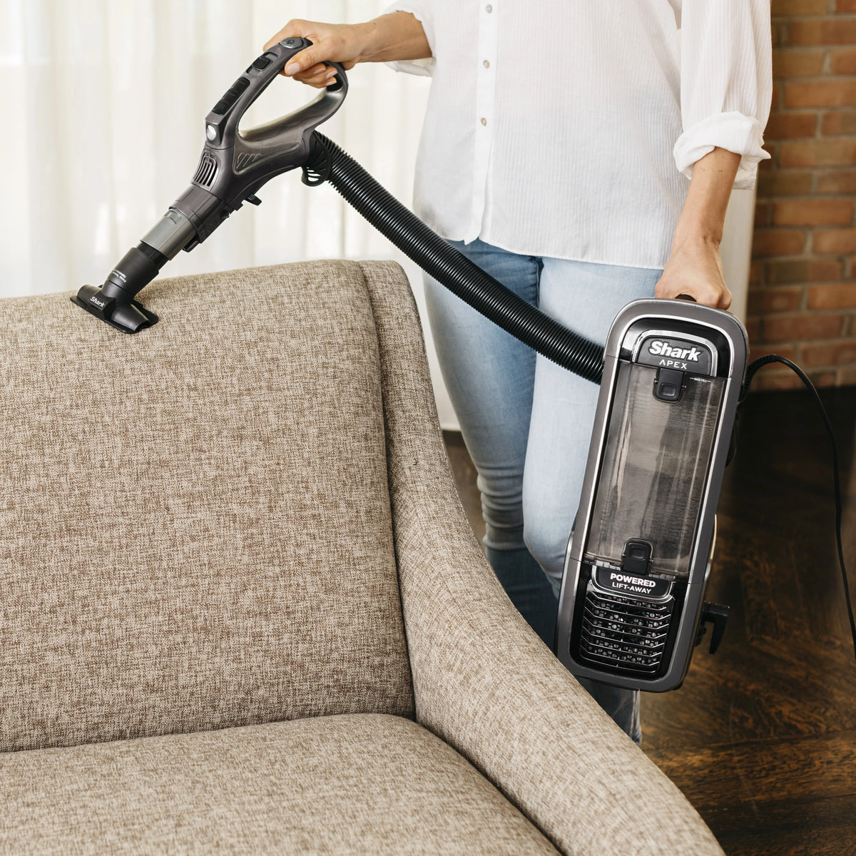 Powered Lift-Away Upright Vacuum with DuoClean Self-Cleaning O1986