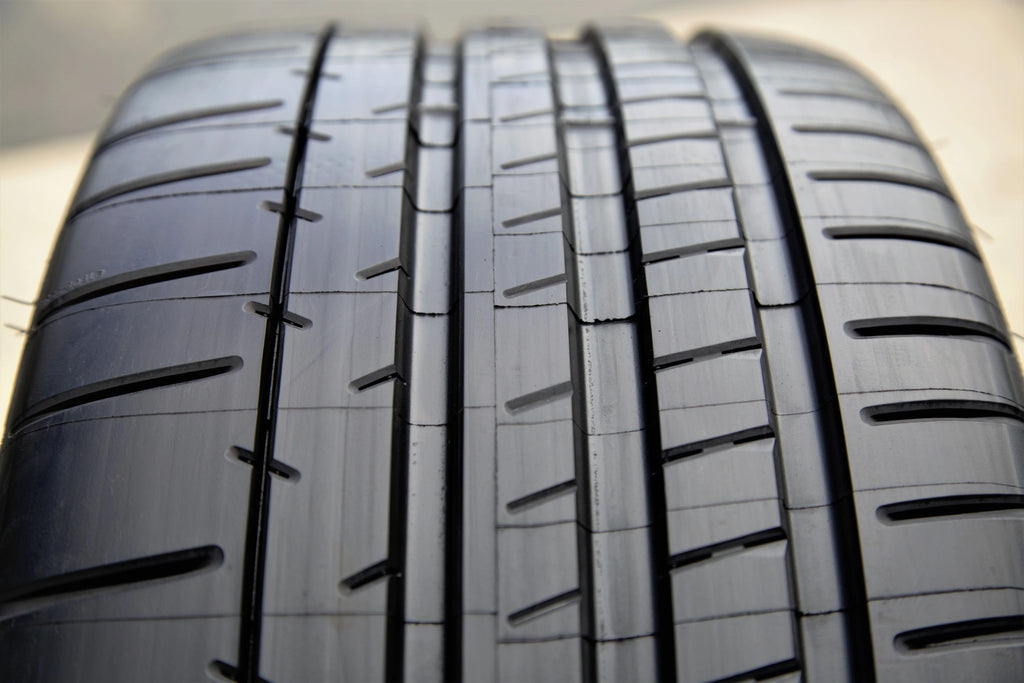 285/35ZR18 (101Y) XL Y26063
