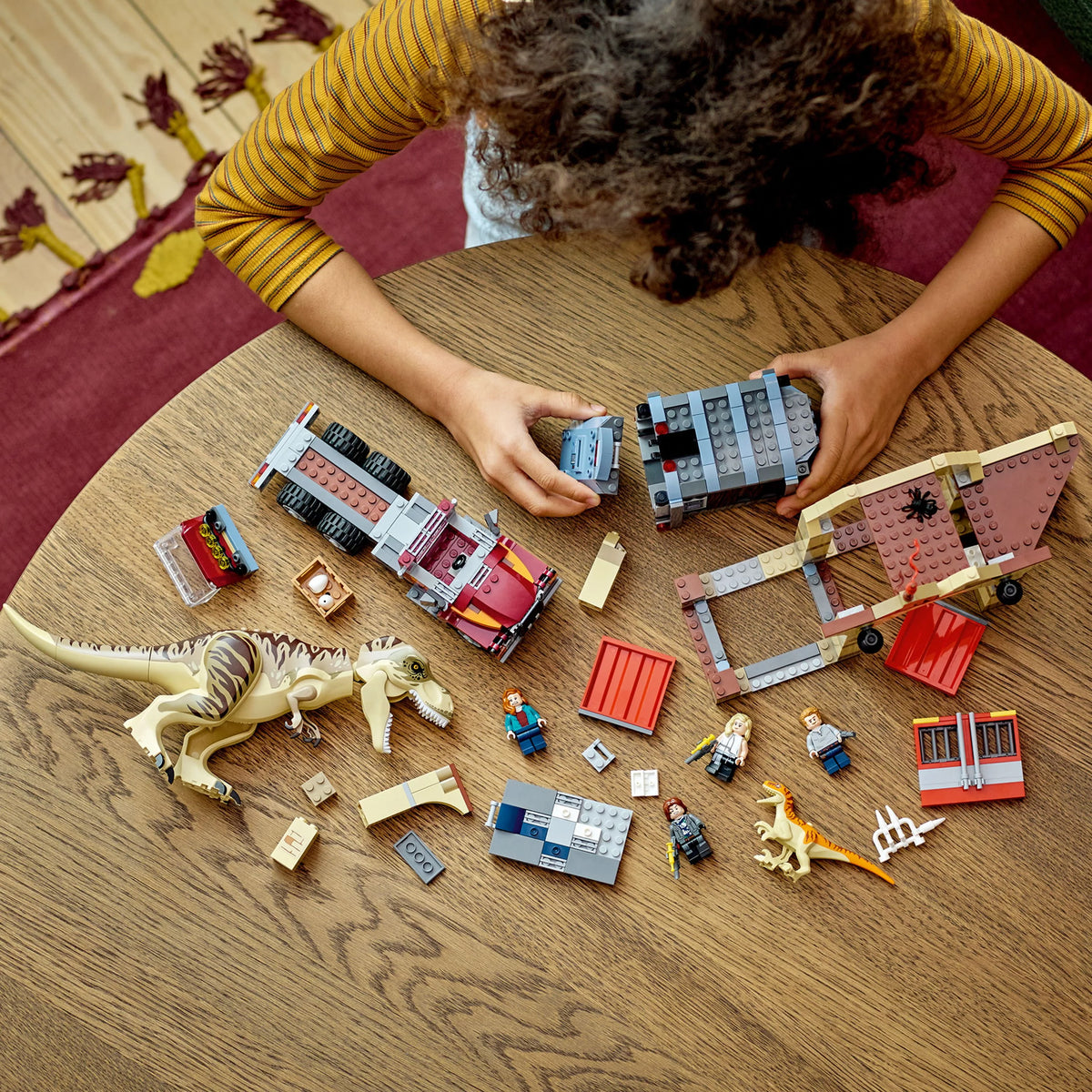 Jurassic World Dinosaur Breakout Toy with 4 Minifigures T1550