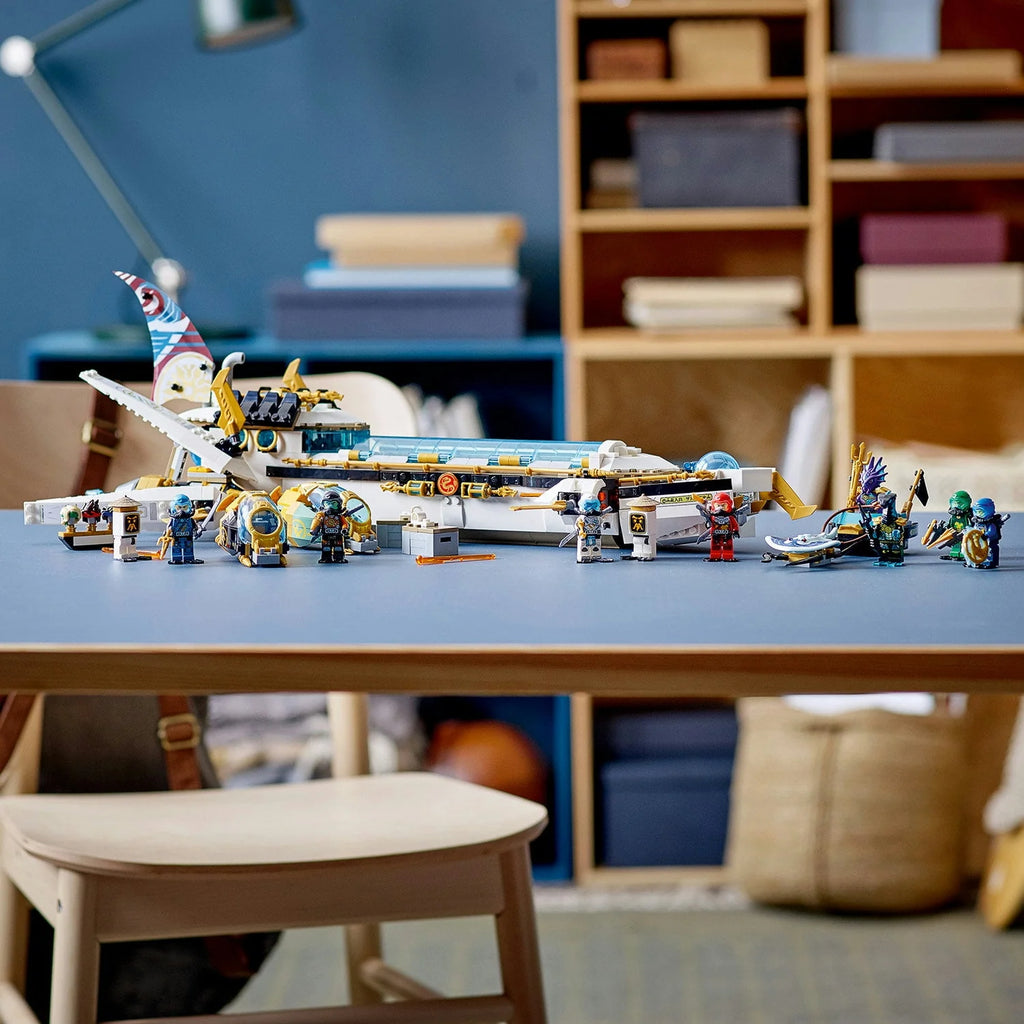 Building Set with Minifigures J805047