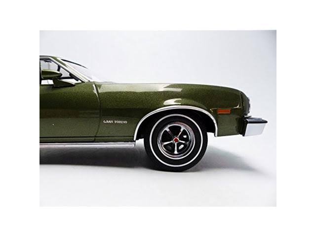 1976 Ford Gran Torino Metallic Vehicle 1:18 Scale Dark Green R2567