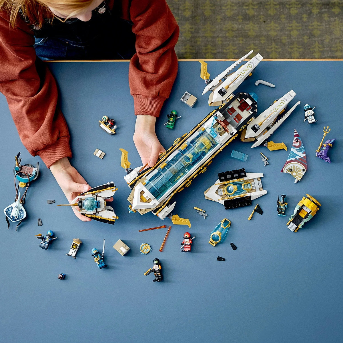 Building Set with Minifigures J805047