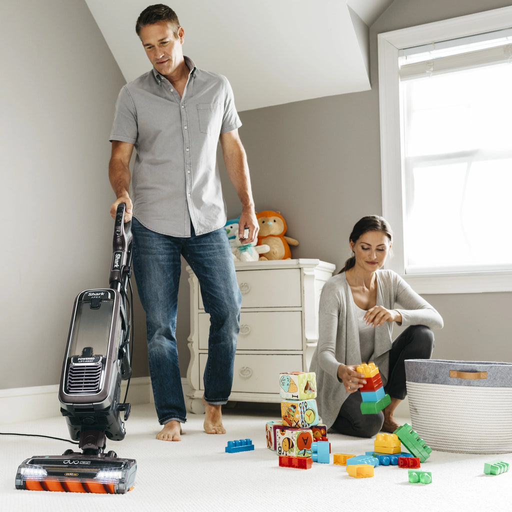 Powered Lift-Away Upright Vacuum with DuoClean Self-Cleaning O1986
