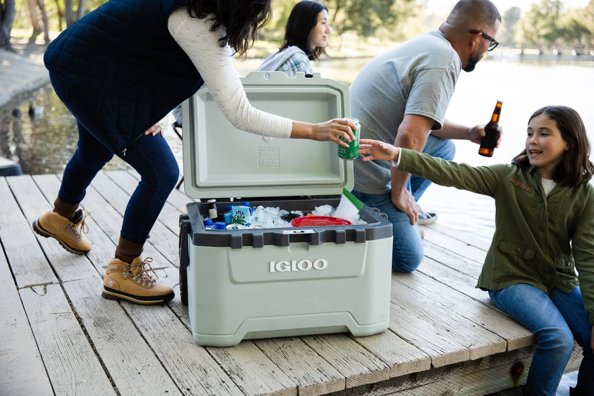 52 QT Wheeled Ice Chest Cooler G684