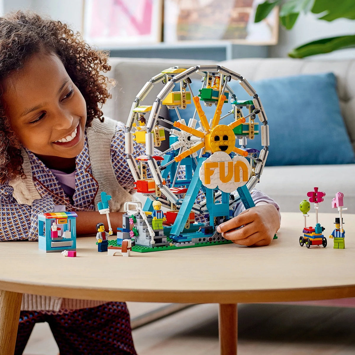 Building Toy with 5 Minifigures 1,002 Pieces Y740243